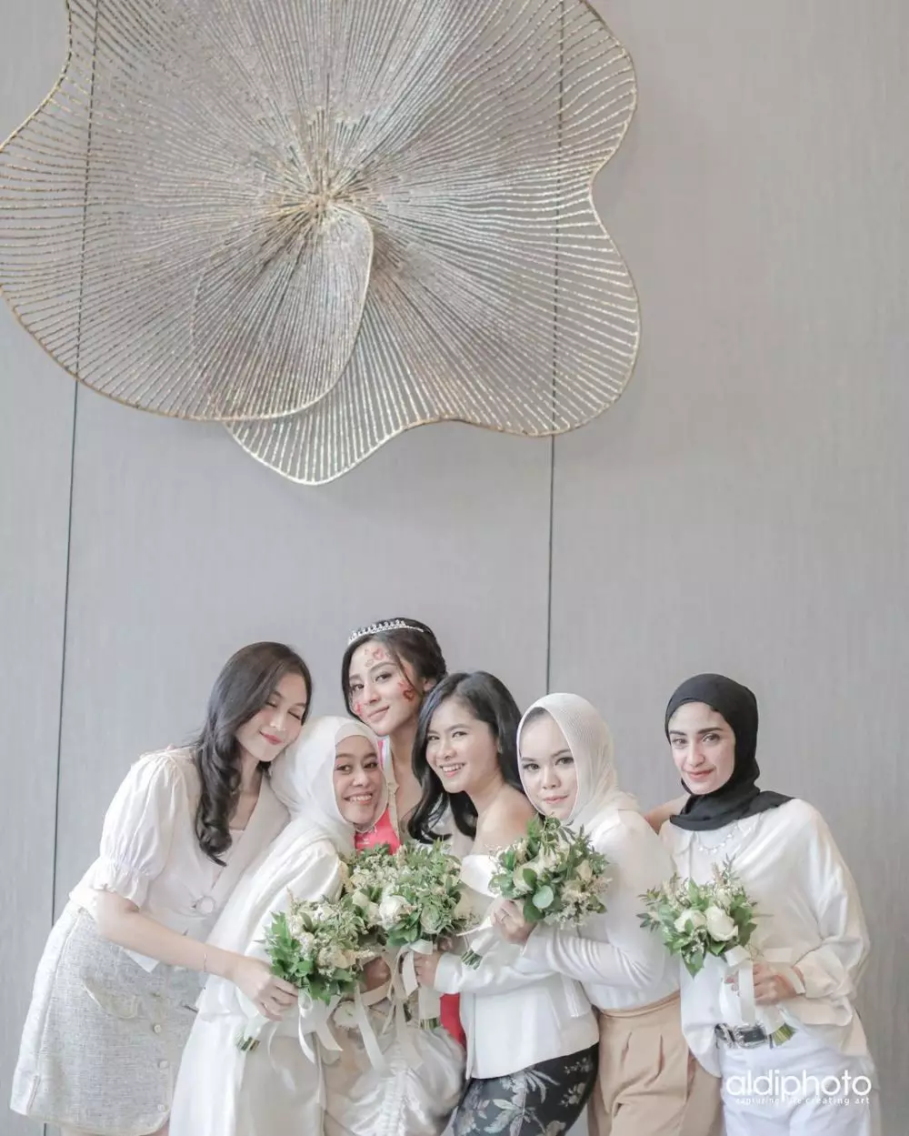 bridesmaid ali dan margin © Instagram bridesmaid ali dan margin © Instagram