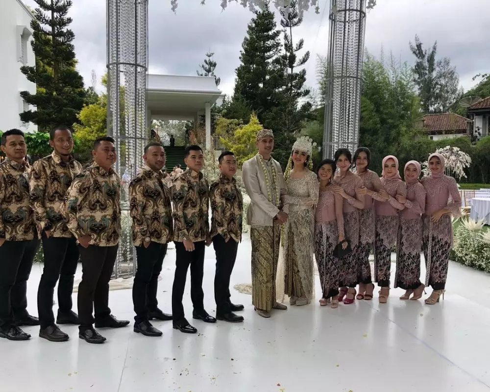 bridesmaid ali dan margin © Instagram bridesmaid ali dan margin © Instagram