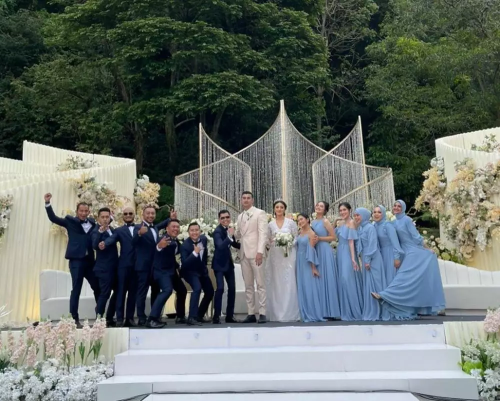 bridesmaid ali dan margin © Instagram bridesmaid ali dan margin © Instagram