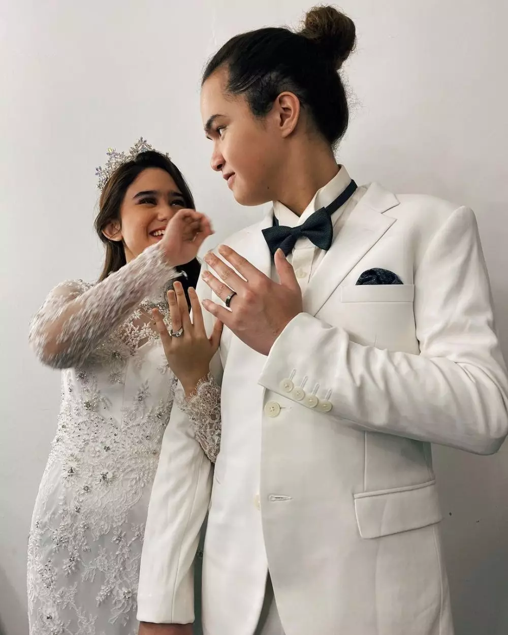 Tissa Biani dan Dul pakai baju pengantin © Instagram