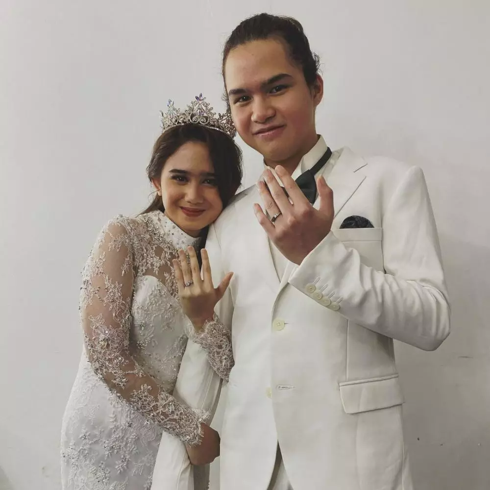 Tissa Biani dan Dul pakai baju pengantin © Instagram
