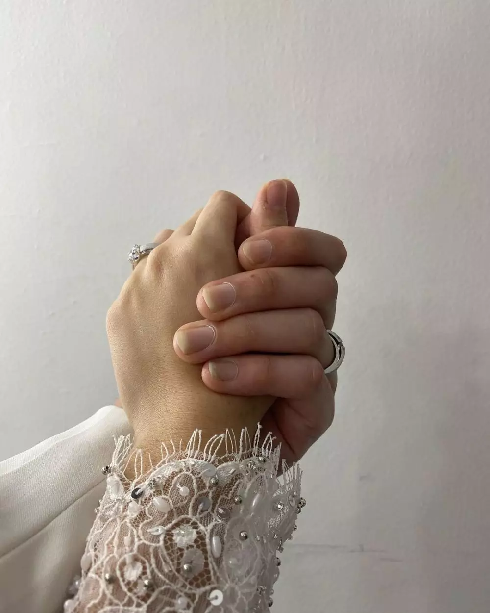 Tissa Biani dan Dul pakai baju pengantin © Instagram