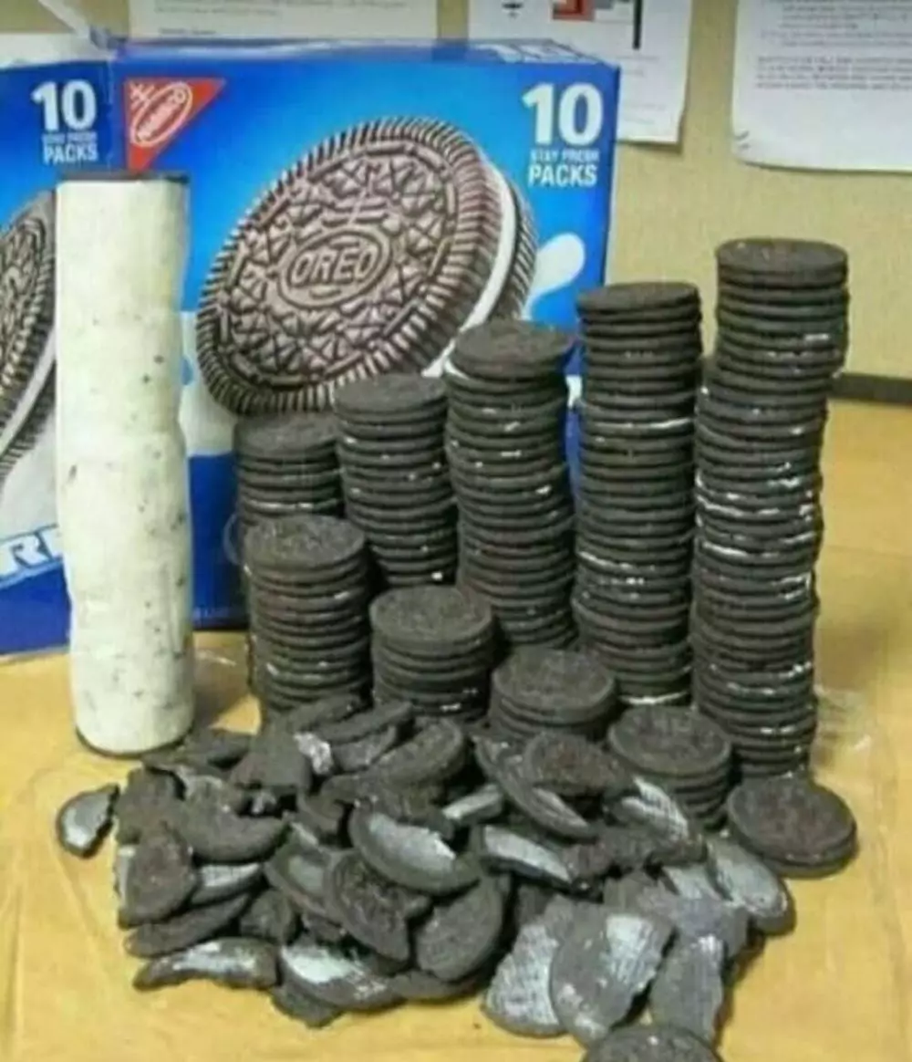 cara antimainstream makan biskuit © Berbagai Sumber