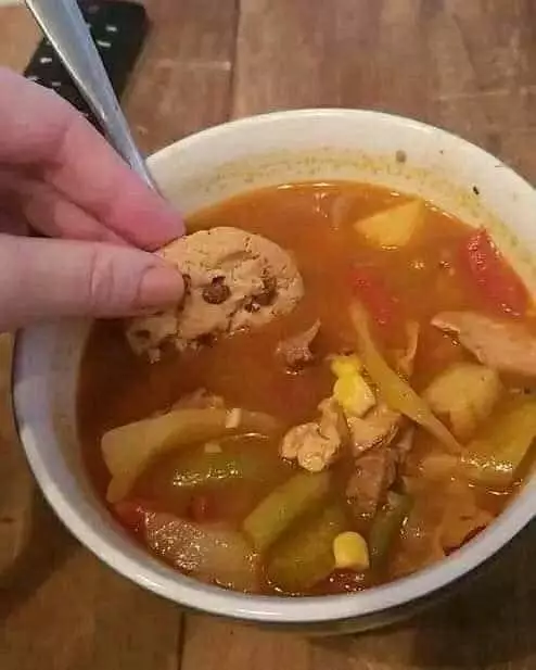 cara antimainstream makan biskuit © Berbagai Sumber