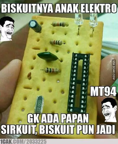 cara antimainstream makan biskuit © Berbagai Sumber