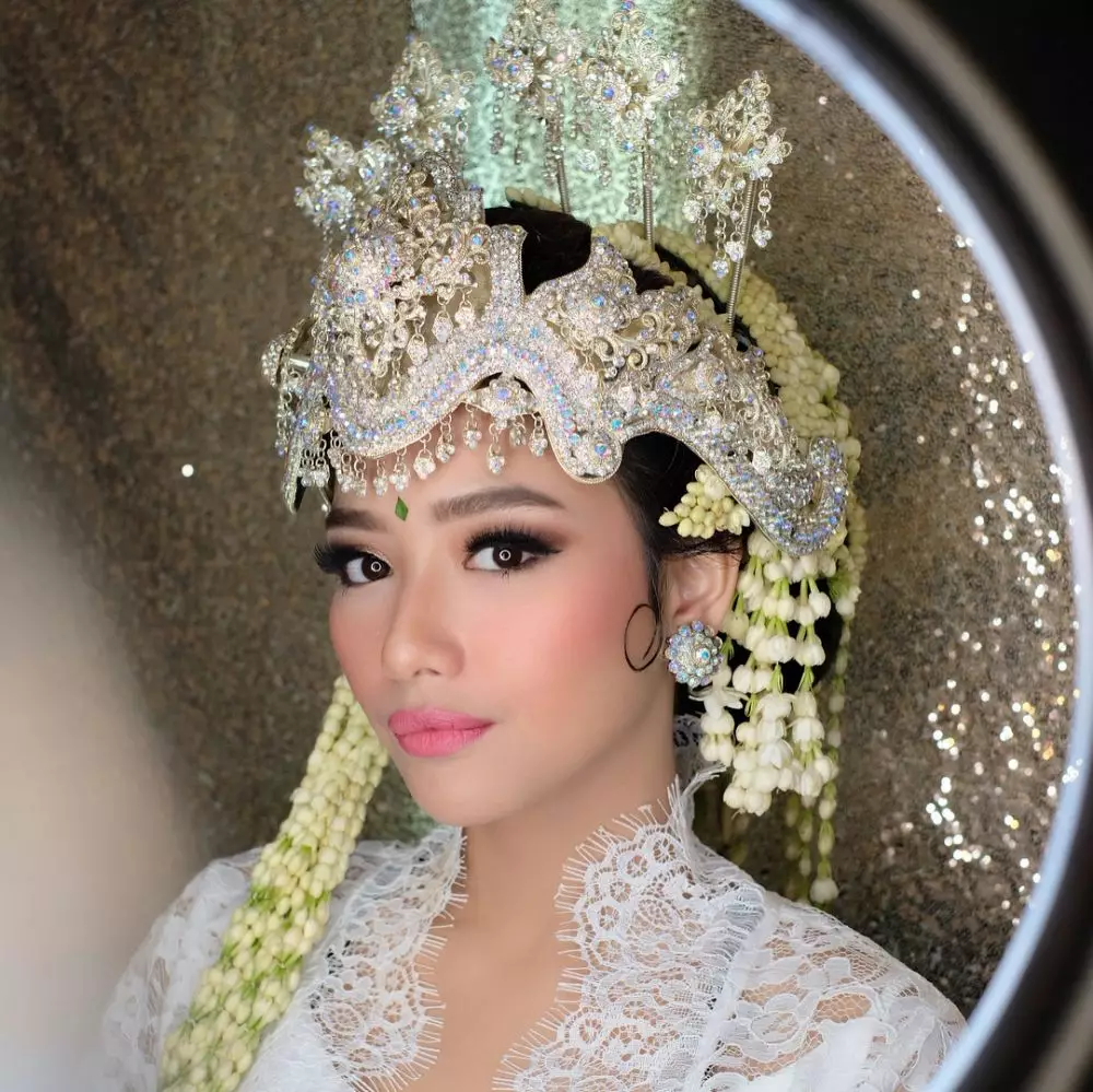 Pesinetron nikah adat Sunda © Instagram
