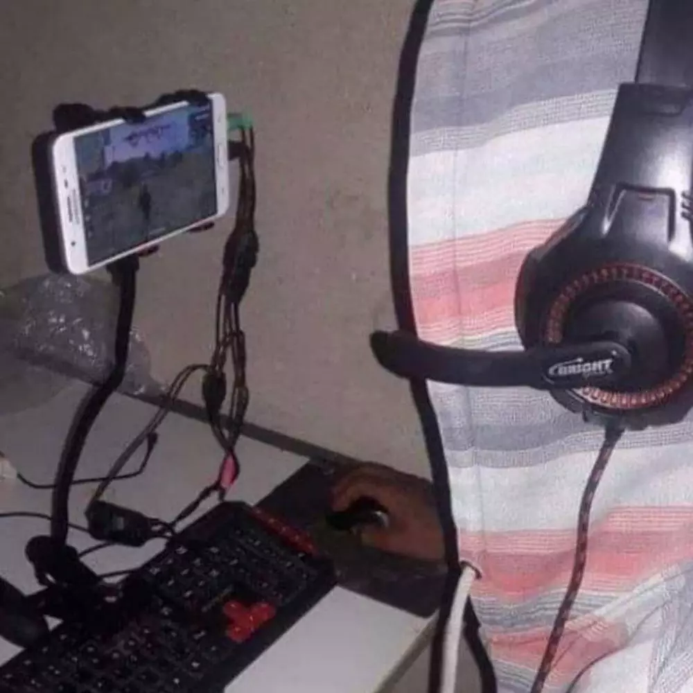 pakai gadget kreatif © Instagram pakai gadget kreatif © Instagram