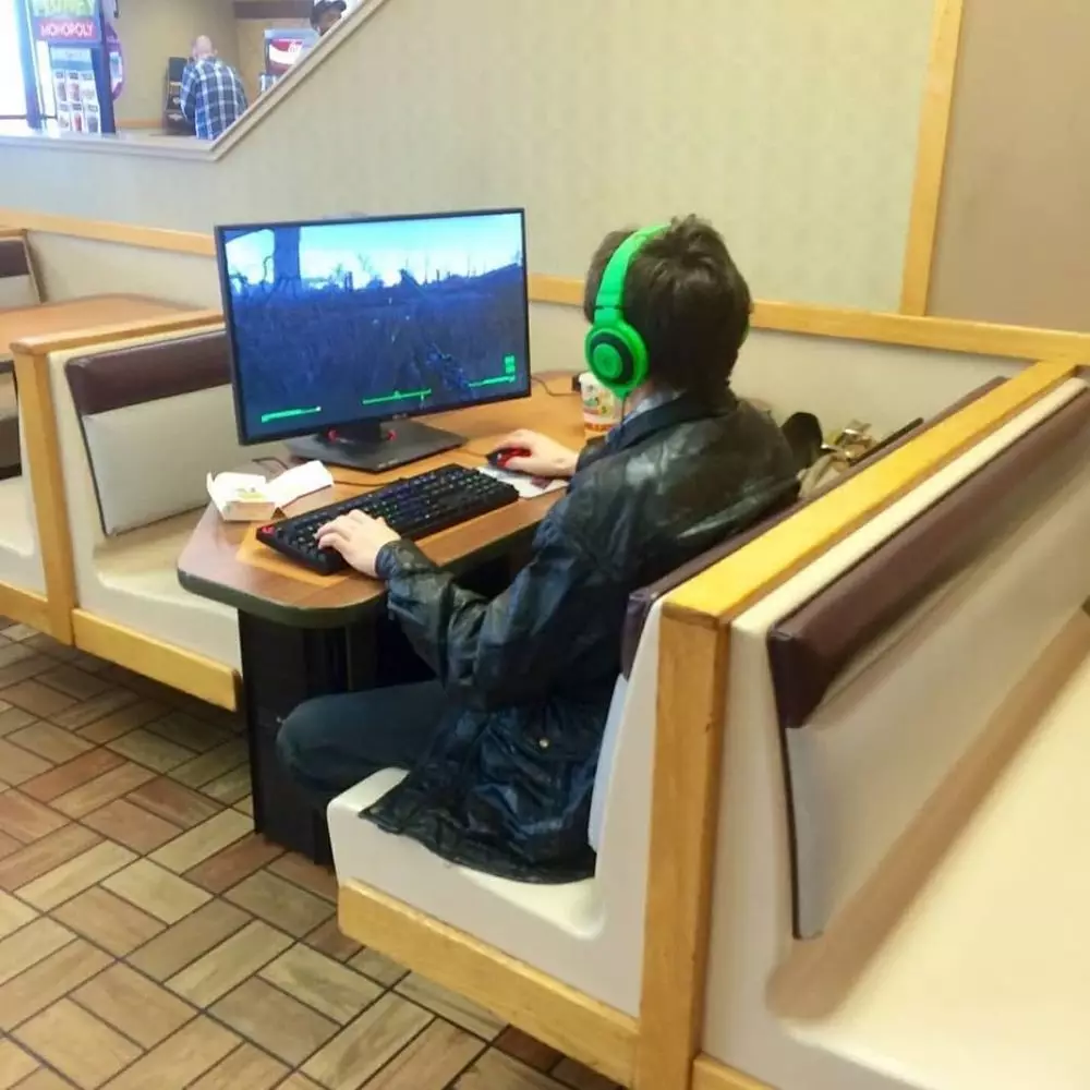 pakai gadget kreatif © Instagram pakai gadget kreatif © Instagram