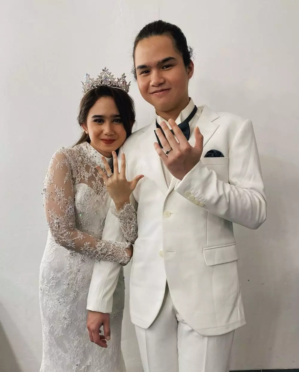 Tissa Biani kenakan busana pengantin © Instagram