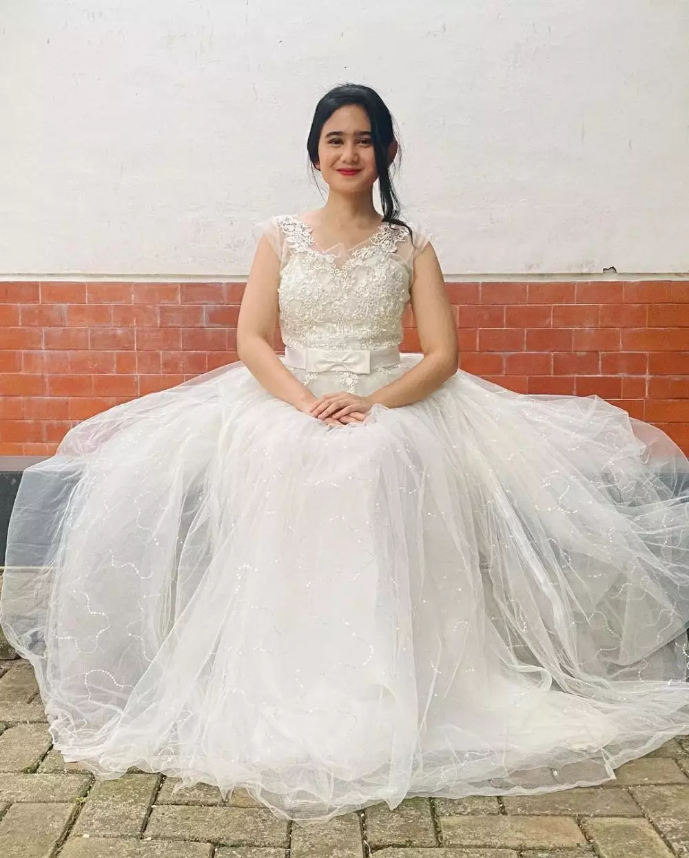 Tissa Biani kenakan busana pengantin © Instagram