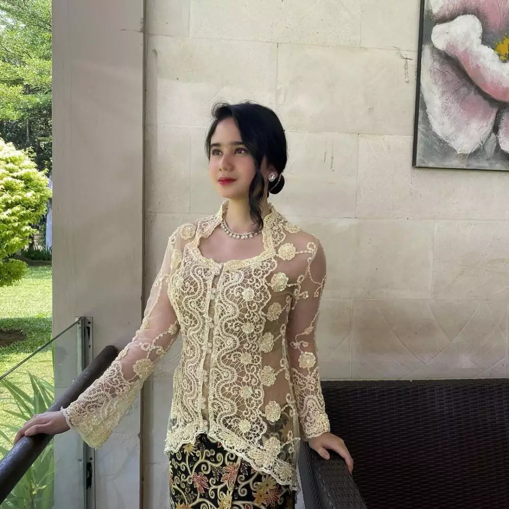 Tissa Biani kenakan busana pengantin © Instagram