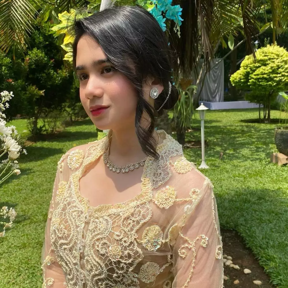 Tissa Biani kenakan busana pengantin © Instagram
