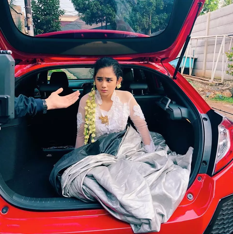 Tissa Biani kenakan busana pengantin © Instagram