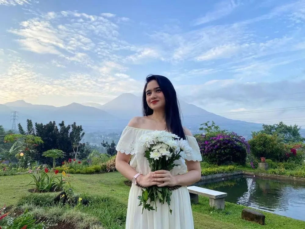 Tissa Biani kenakan busana pengantin © Instagram