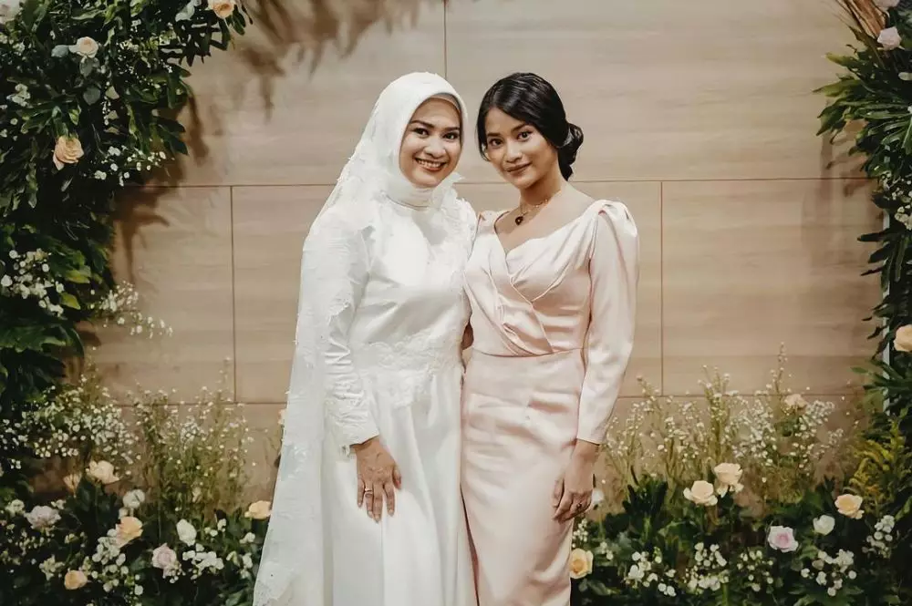 Siti Adira di nikahan Ikke Nurjanah ©Instagram Siti Adira di nikahan Ikke Nurjanah ©Instagram
