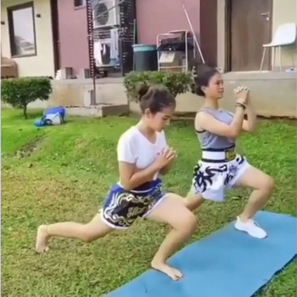 Sandrinna Michelle latihan Muay Thai © 2021 brilio.net