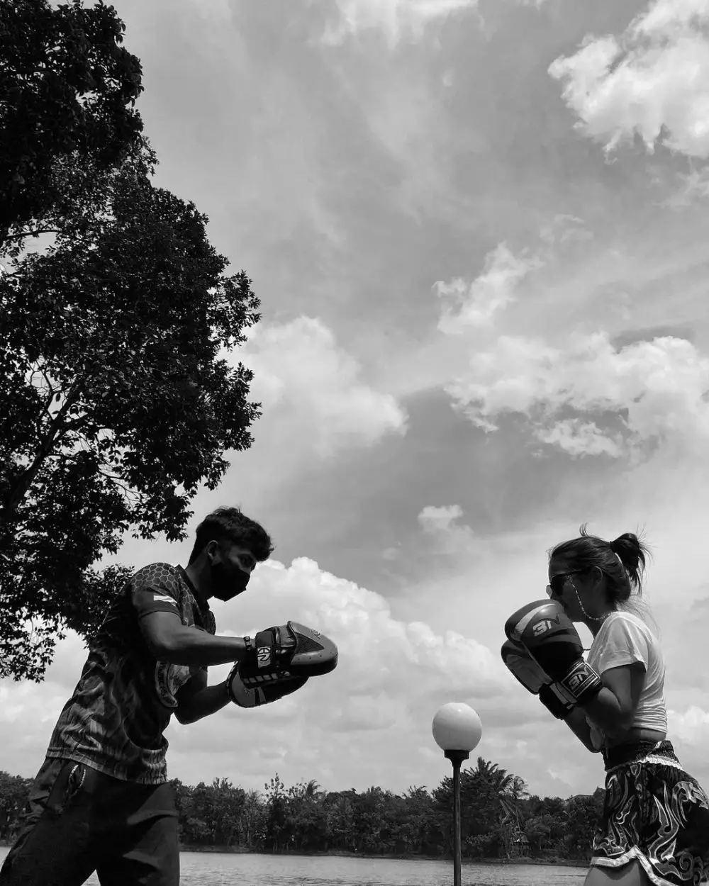Sandrinna Michelle latihan Muay Thai © 2021 brilio.net