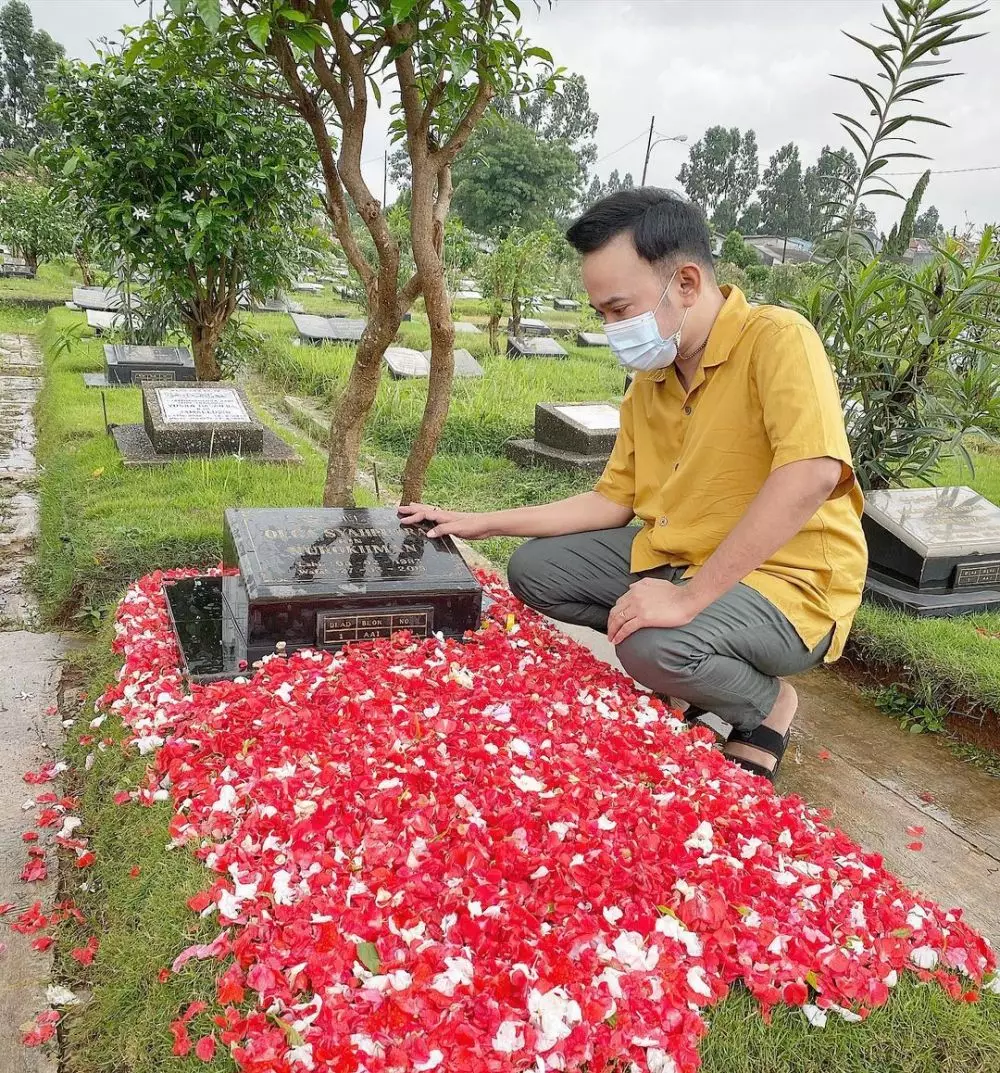 Ruben ziarah ke makam Olga © Instagram