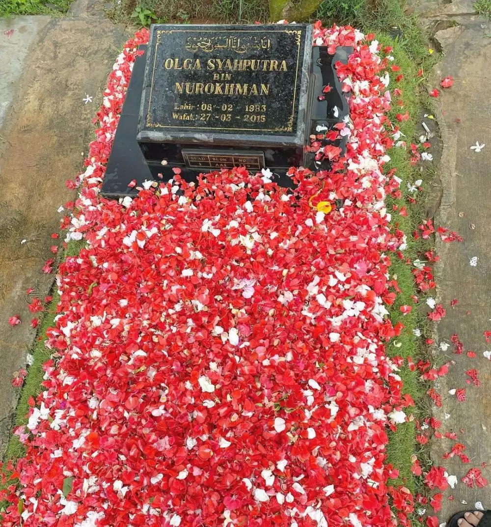 Ruben ziarah ke makam Olga © Instagram