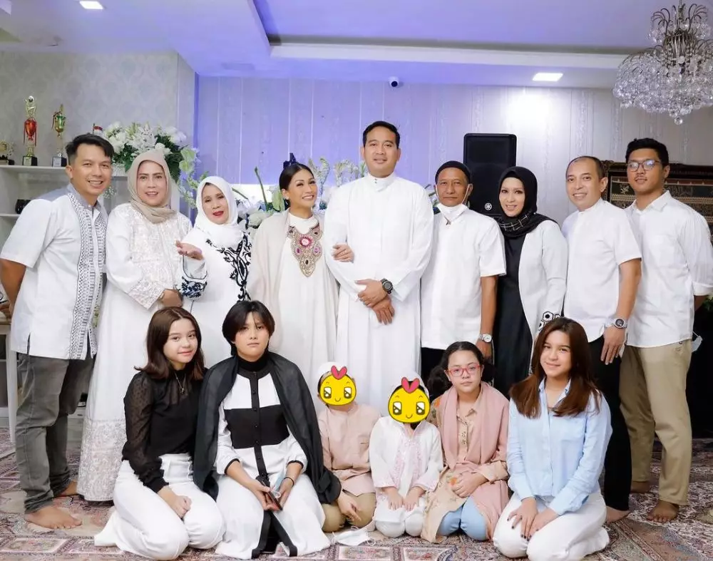 tasyakuran 4 bulan Tata © Instagram tasyakuran 4 bulan Tata © Instagram