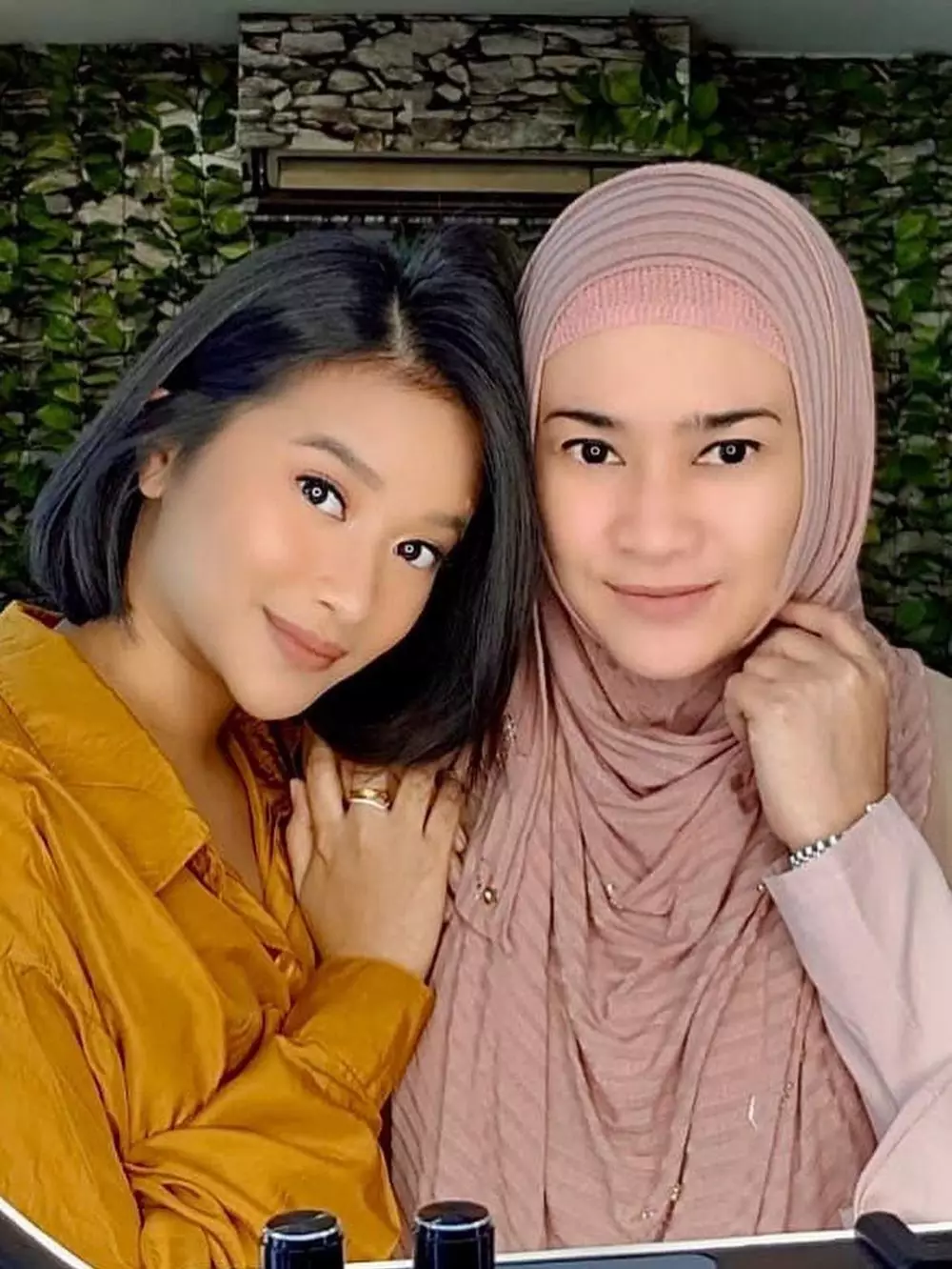 kebersamaan Ikke Nurjanah dan Adira © 2021 brilio.net kebersamaan Ikke Nurjanah dan Adira © 2021 brilio.net