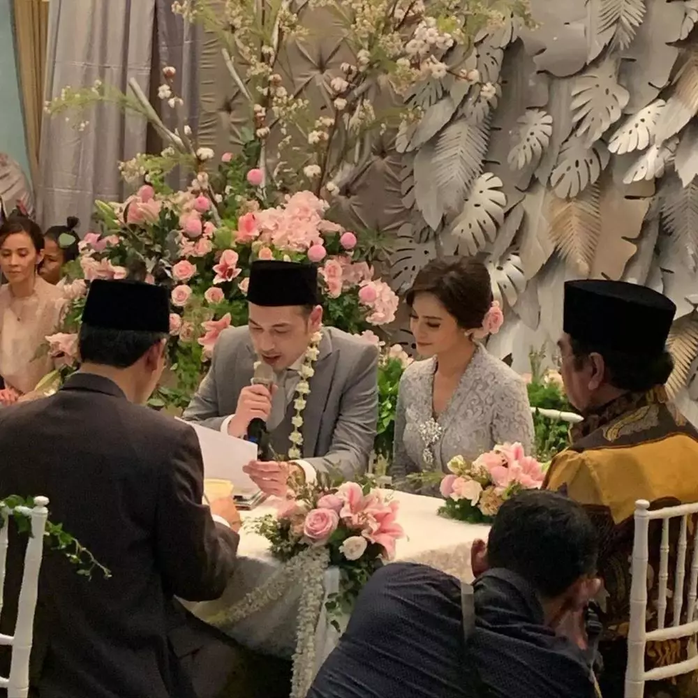 Seleb wanita menikah kedua kali © 2021 brilio.net