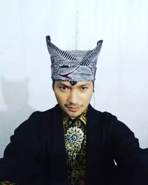 pemain Ikatan Cinta kenakan baju adat © 2021 brilio.net