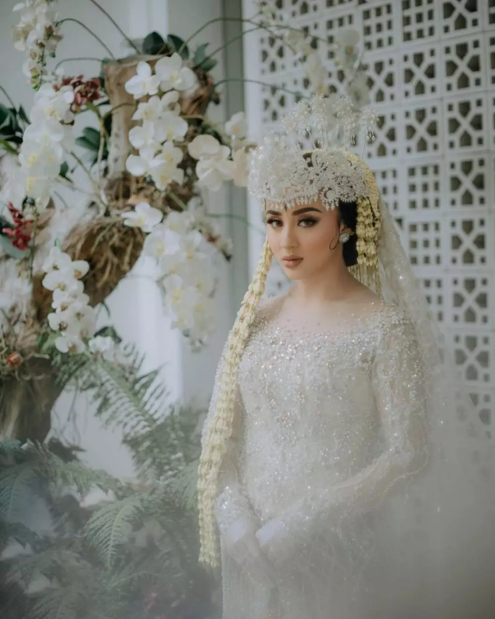 Seleb blasteran menikah baju adat © 