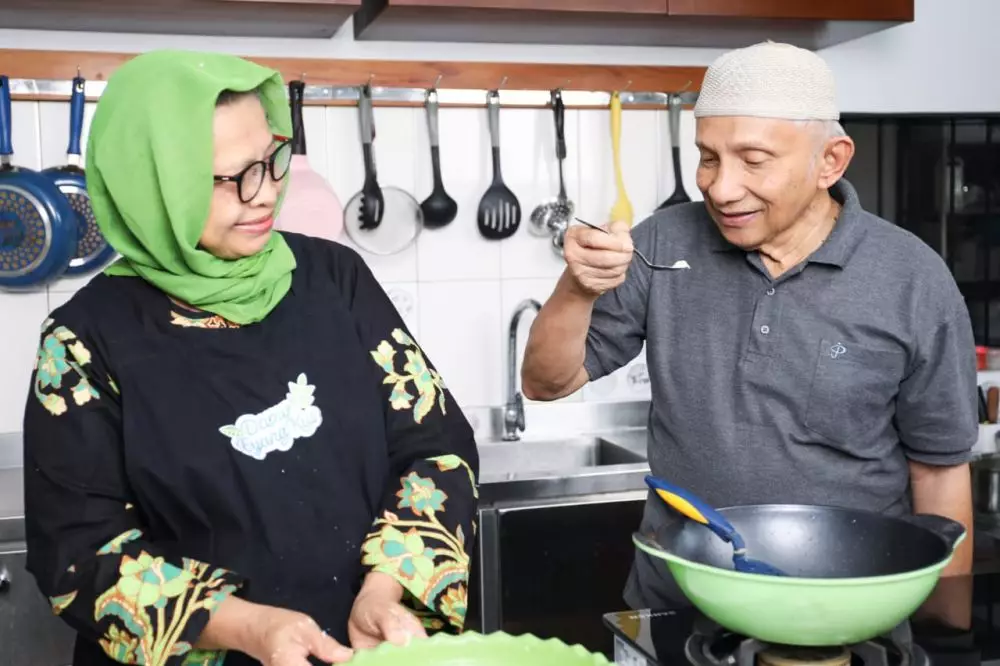 Kado Hanum Rais untuk orangtua © 2021 brilio.net Kado Hanum Rais untuk orangtua © 2021 brilio.net