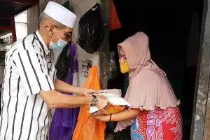 4 Aksi Habib Hasan Mulachela, giliran berbagi rezeki pada warga Cakung