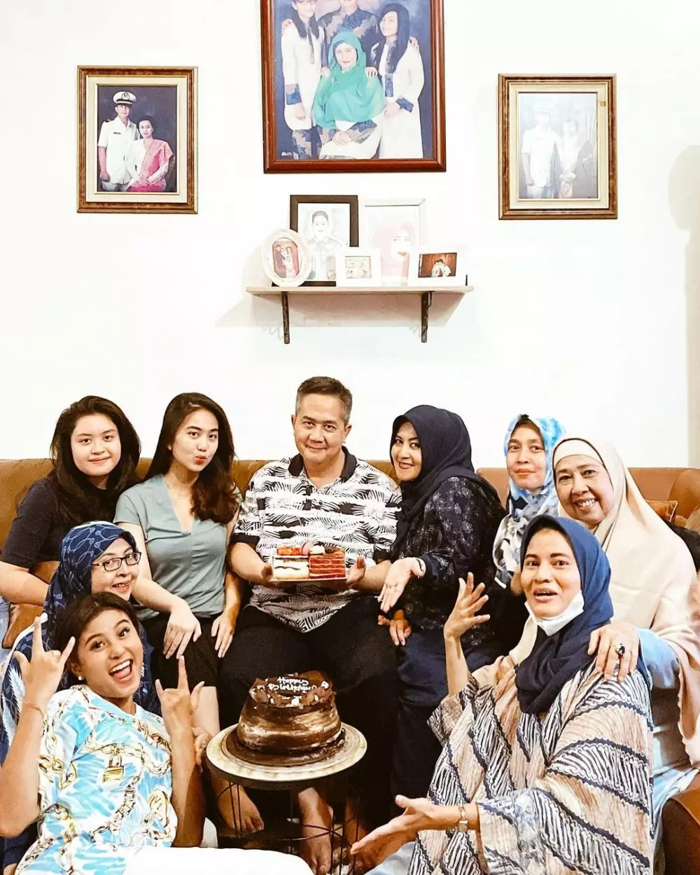 momen ultah ayah karin © Instagram