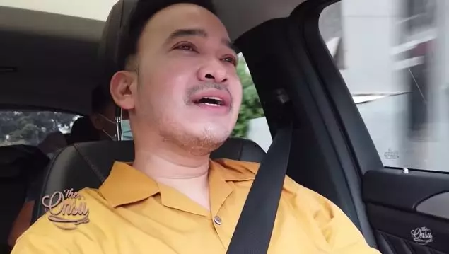 Ruben Onsu ziarah ke makam Olga © YouTube