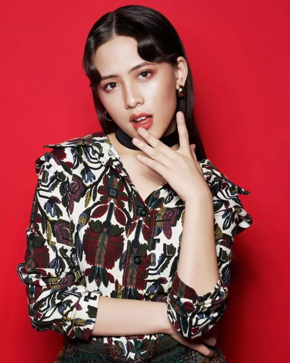 Adhisty Zara bermakeup tebal © 2021 brilio.net