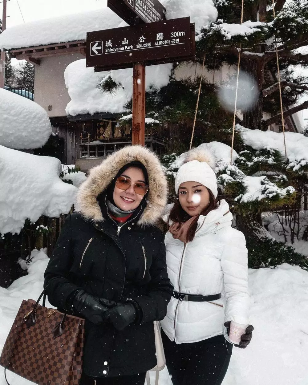 Kebersamaan Nikita Willy dan ibu  © Instagram
