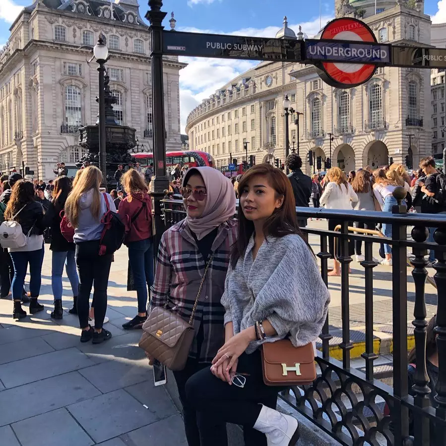 Kebersamaan Nikita Willy dan ibu  © Instagram