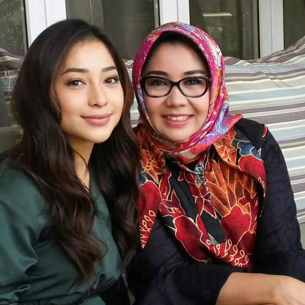 Kebersamaan Nikita Willy dan ibu  © Instagram