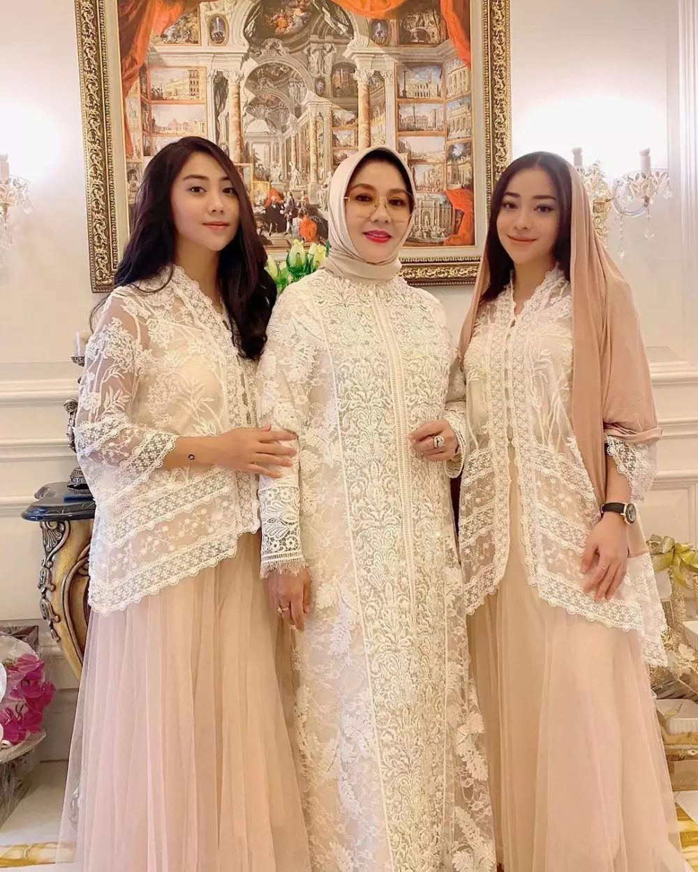 Kebersamaan Nikita Willy dan ibu  © Instagram