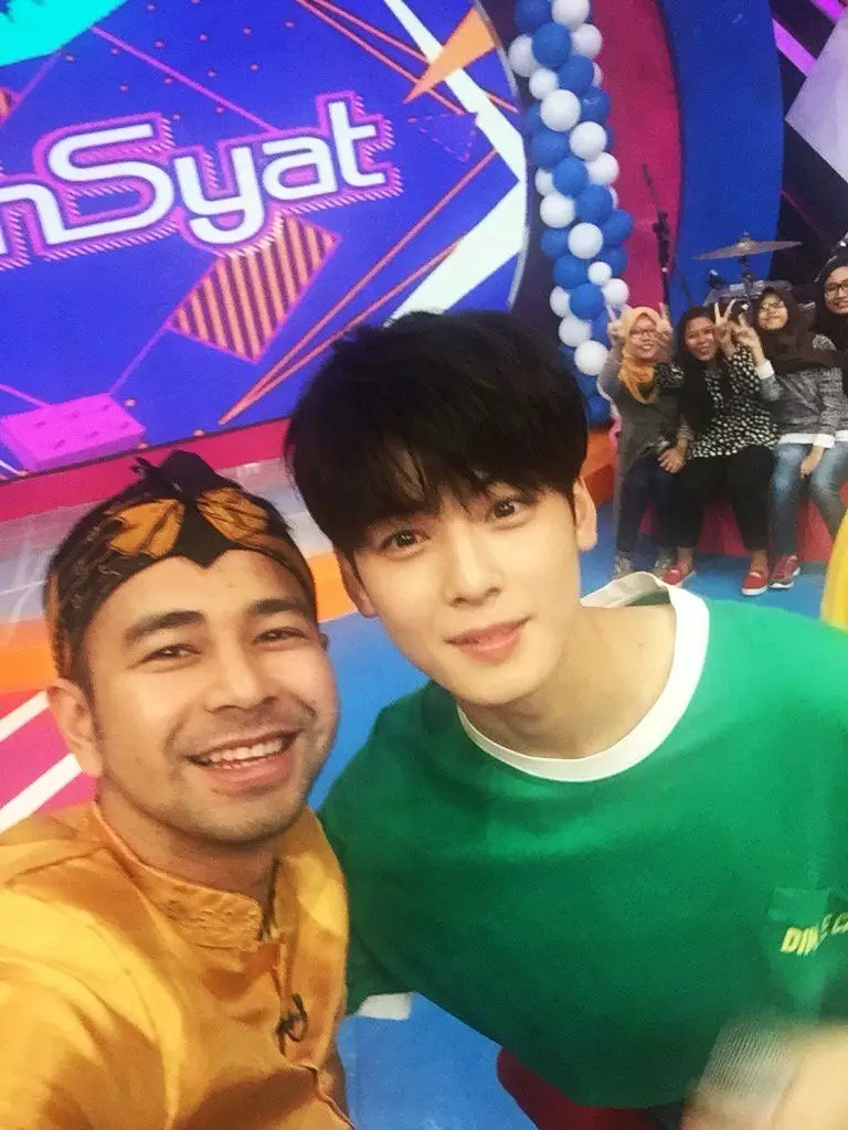 Momen Raffi Ahmad foto bareng artis Korea © 2021 brilio.net