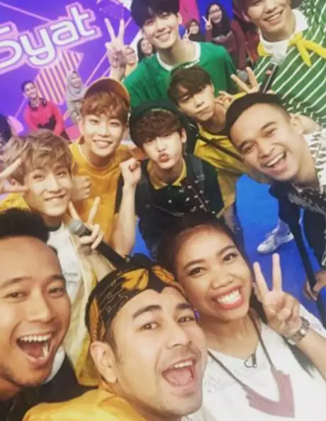 Momen Raffi Ahmad foto bareng artis Korea © 2021 brilio.net