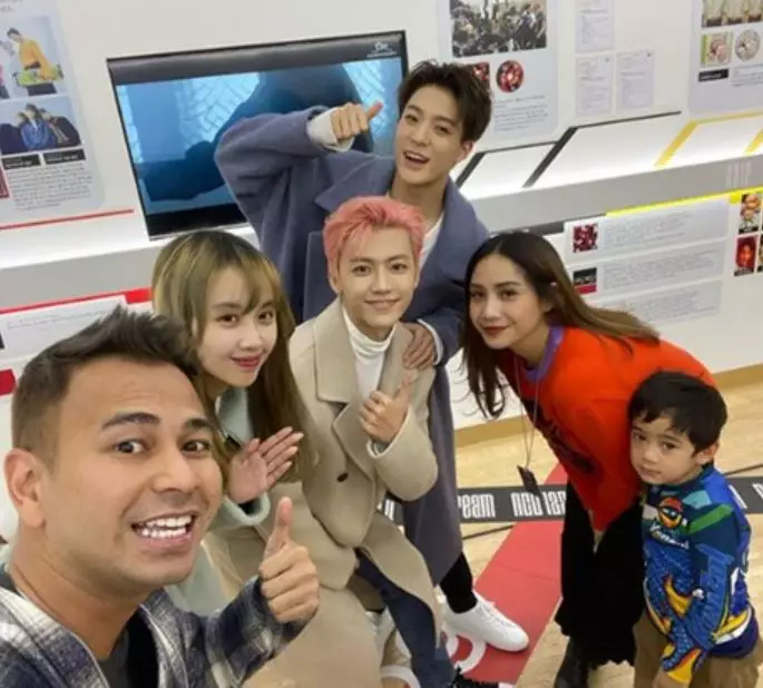 Momen Raffi Ahmad foto bareng artis Korea © 2021 brilio.net