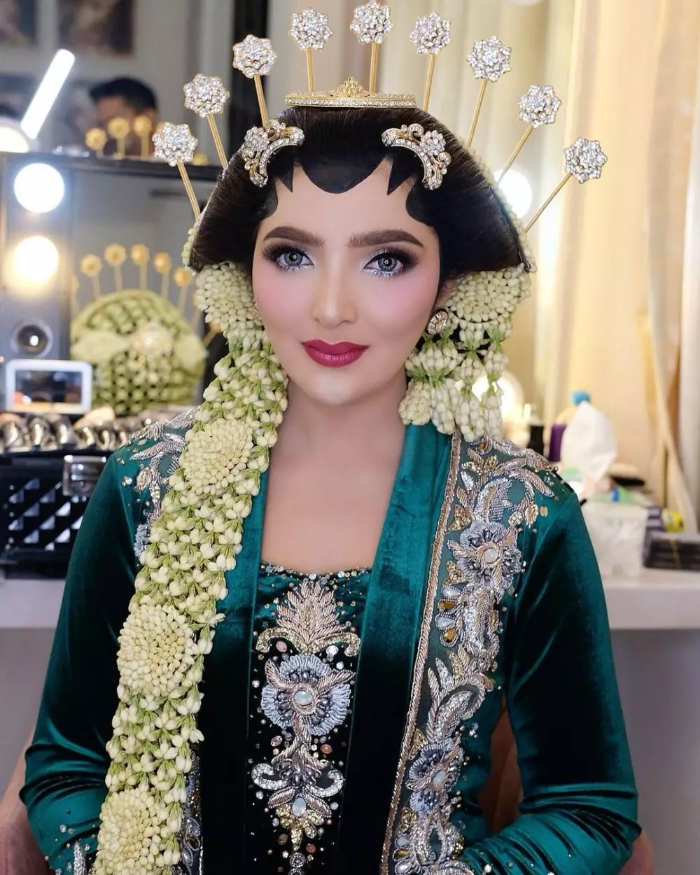 Ashanty dan Aurel baju pengantin Jawa © Instagram