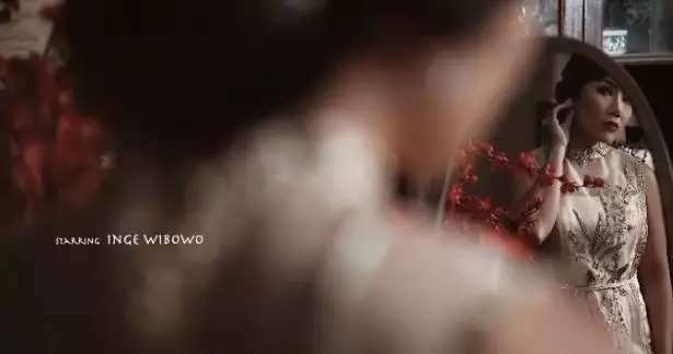 photoshoot Ari Wibowo dan istri bertema imlek Instagram © 2021 brilio.net