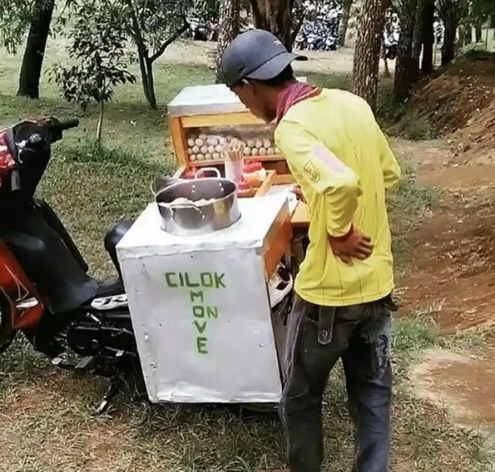Tulisan di gerobak cilok © berbagai sumber Tulisan di gerobak cilok © berbagai sumber