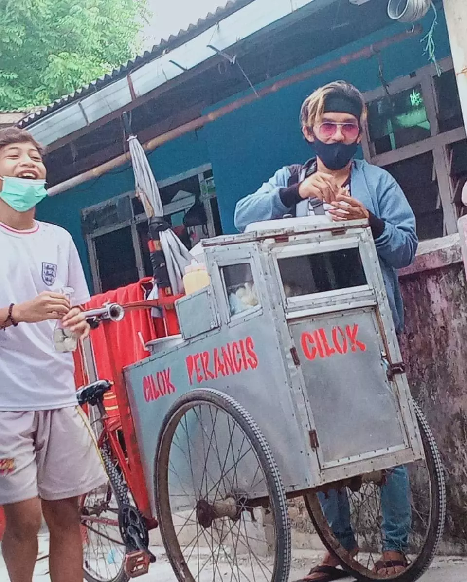 Tulisan di gerobak cilok © berbagai sumber Tulisan di gerobak cilok © berbagai sumber