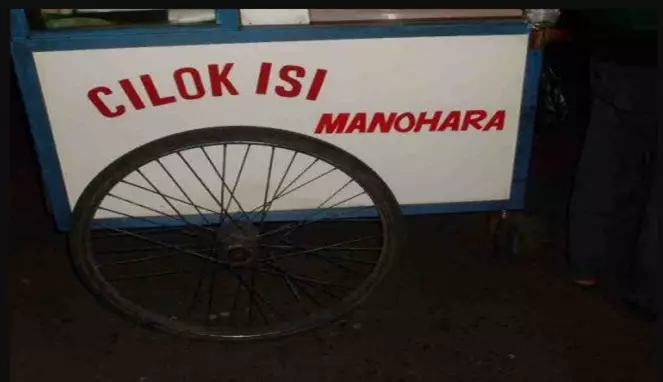 Tulisan di gerobak cilok © berbagai sumber Tulisan di gerobak cilok © berbagai sumber