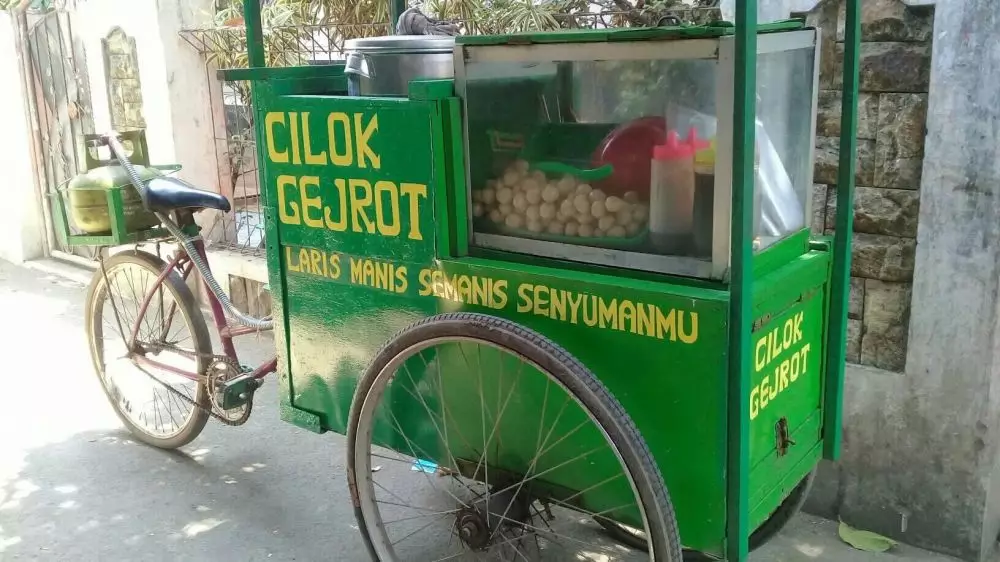 Tulisan di gerobak cilok © berbagai sumber Tulisan di gerobak cilok © berbagai sumber