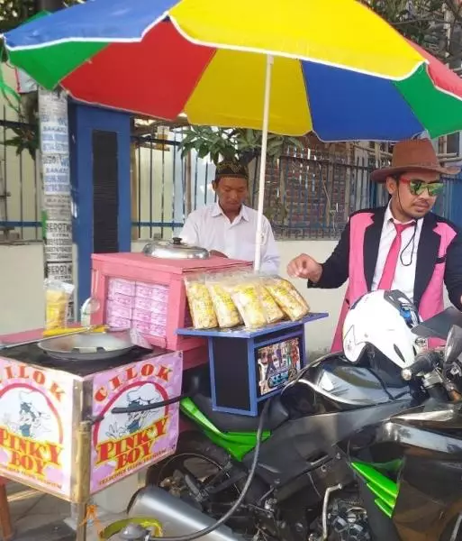 Tulisan di gerobak cilok © berbagai sumber Tulisan di gerobak cilok © berbagai sumber
