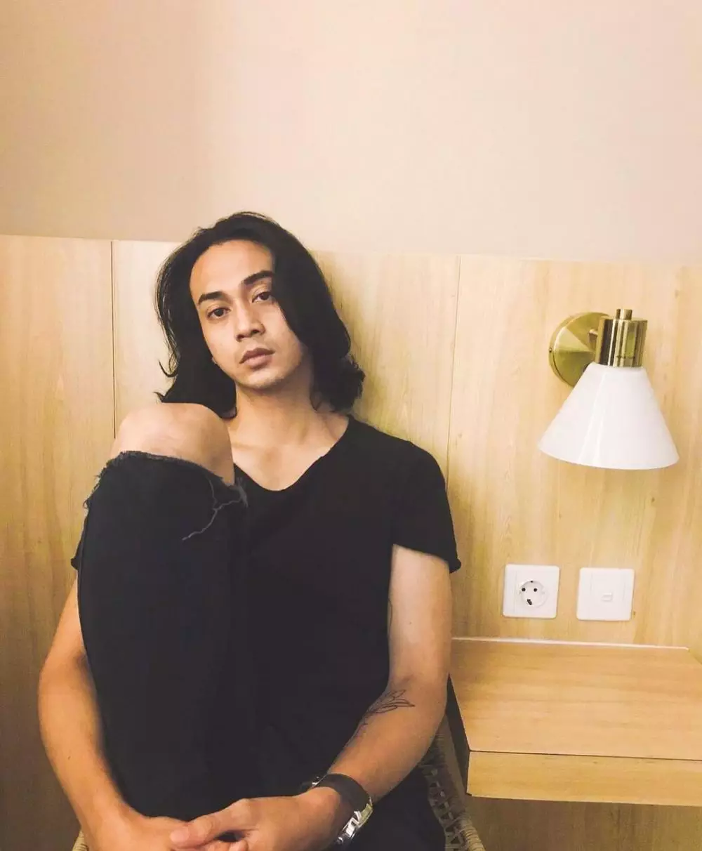 Transformasi gaya rambut Dimaz Andrean © 2021 brilio.net Transformasi gaya rambut Dimaz Andrean © 2021 brilio.net