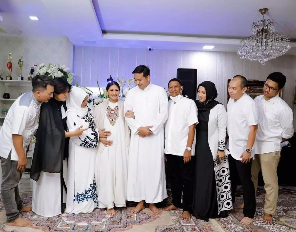 momen syukuran 4 bulanan © Instagram