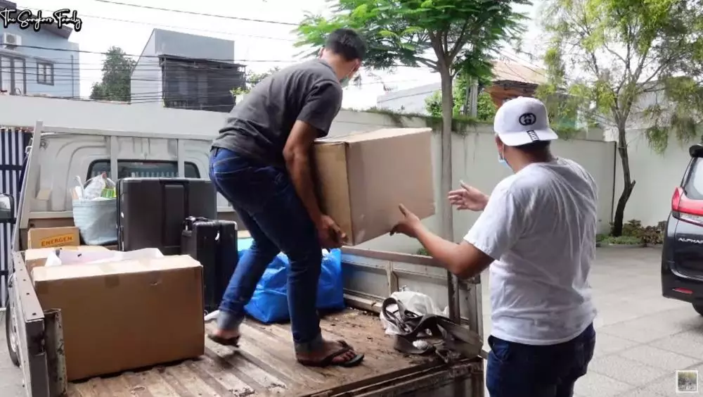 Shireen pindah rumah © YouTube